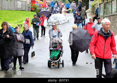 Royal Welsh Spring Festival, Builth Wells, Powys, Wales - May 2017 - Visitors  dodge a heavy shower at the Royal Welsh Spring Festival on a day of sunshine and showers in Mid Wales. Photo Steven May / Alamy Live News