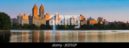 Panoramic view of Central Park West high-rise buildings and the Jacqueline Kennedy Onassis Reservoir at dawn. Upper West Side, Manhattan, New York Stock Photo