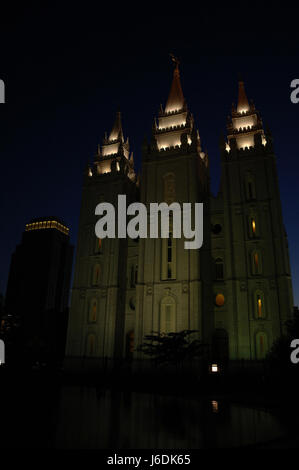 Night portrait of illuminated east side of the Salt Lake Temple, with statue of the Angel Moroni, Temple Square, Salt Lake City, Utah, USA Stock Photo