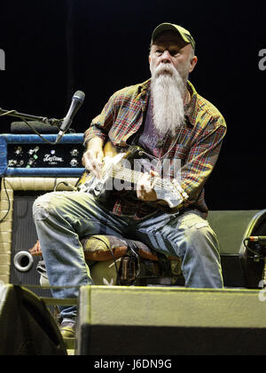 Seasick Steve performing live in concert at the Edinburgh Usher hall  Seasick Steve performs in four UK cities on this brief tour with drummer Dan Magnusson   Steven Gene Wold commonly known as Seasick Steve, is an American blues musician.  Featuring: Seasick Steve Where: Edinburgh, United Kingdom When: 19 Apr 2017 Credit: Alan Rennie/WENN.com Stock Photo