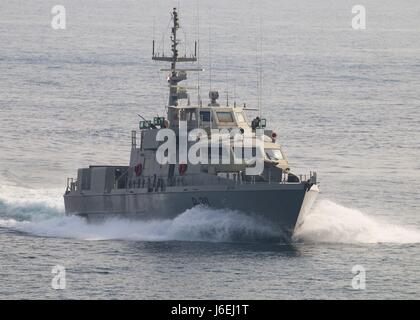 160815-N-GP524-465 ARABIAN GULF (Aug. 15, 2016) The Iraqi navy Swift Boat (P-311) transits the Arabian Gulf with the U.S. Navy guided-missile destroyer USS Stout (DDG 55), not shown, as part of a Commander, Task Force 55 bilateral exercise. The U.S. participates in bilateral exercises with partner nations routinely to build and strengthen interoperability throughout the region. Commander, Task Force 55 controls surface forces including U.S. Navy patrol crafts and U.S. Coast Guard patrol boats throughout the U.S. 5th Fleet area of operations. (U.S. Navy photo by Mass Communication Specialist 3r Stock Photo
