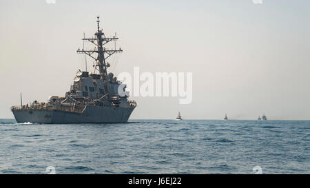 160815-N-GP524-894 ARABIAN GULF (Aug. 15, 2016) The U.S. Navy guided-missile destroyer USS Stout (DDG 55), transit the Arabian Gulf in formation as part of a Commander, Task Force 55 bilateral exercise. The U.S. participates in bilateral exercises with partner nations routinely to build and strengthen interoperability throughout the region. Commander, Task Force 55 controls surface forces including U.S. Navy patrol crafts and U.S. Coast Guard patrol boats throughout the U.S. 5th Fleet area of operations. (U.S. Navy photo by Mass Communication Specialist 3rd Class Bill Dodge/Released) Stock Photo