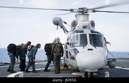 170518-N-FQ994-255 MEDITERRANEAN SEA (May 18, 2017) A French Navy Panther anti-submarine helicopter, assigned to the Cassard-class anti-air frigate FS Jean Bart (D615), transfers U.S. Navy Sailors during flight quarters aboard the Arleigh Burke-class guided-missile destroyer USS Ross (DDG 71) May 18, 2017. Ross, forward-deployed to Rota, Spain, is conducting naval operations in the U.S. 6th Fleet area of operations in support of U.S. national security interests in Europe and Africa. (U.S. Navy photo by Mass Communication Specialist 3rd Class Robert S. Price/Released) Stock Photo