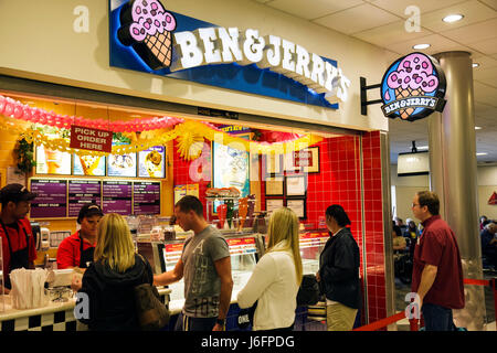 Atlanta Georgia,Hartsfield Jackson Atlanta International Airport,Ben & Jerry's,ice cream,convenience,chain,food,line,wait,dessert,sweet,snack,man men Stock Photo