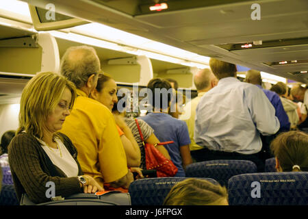 Illinois,IL,Upper Midwest,Prairie State,Land of Lincoln,Chicago,O'Hare International Airport,American Airlines,jet,aisle,arrival,exit,disembark,overhe Stock Photo