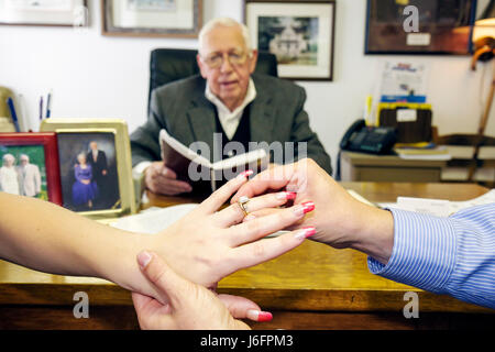 Sevierville Tennessee,Smoky Mountains,Jimmie Temple,County Commissioner,marriage,civil ceremony,woman female women,man men male,couple,senior seniors Stock Photo