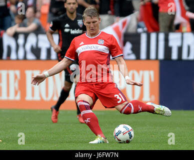 Washington, DC, USA. 20th May, 2017. 20170520 - Chicago Fire midfielder BASTIAN SCHWEINSTEIGER (31) passes against D.C. United in the second half at RFK Stadium in Washington. Credit: Chuck Myers/ZUMA Wire/Alamy Live News Stock Photo