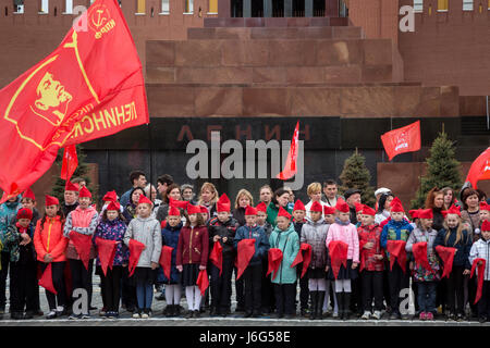 Moscow, Russia. 21st May, 2017. Children attend the official ceremony of tying red scarves around their necks, symbolizing their initiation into the Young Pioneer Youth communist group, created in the Soviet Union for children 10-14 years old, in Moscow's Red square on May 21, 2017. Some three thousands pioneers took part in the ceremony Stock Photo