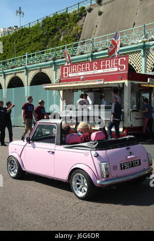 Brighton, UK. May 21st 2017. Hundreds of Minis take part in the annual run for the cars, arriving on Brighton seafront. A pink Mini stops for a food break. Roland Ravenhill/Alamy Live News Stock Photo