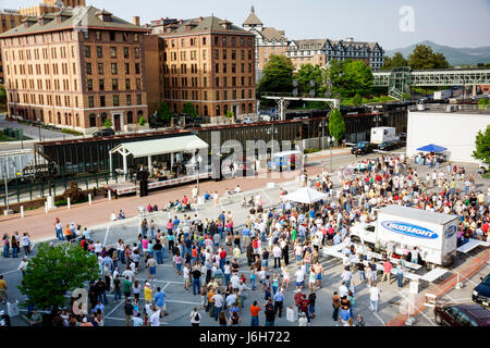 Roanoke Virginia,Railside Stage,First Fridays,downtown,street Festival,festivals,celebration,fair,crowd,aerial overhead from above view,historic Hotel Stock Photo