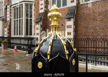 An old fashioned water pump in Gray's Inn Square, London, UK Stock Photo