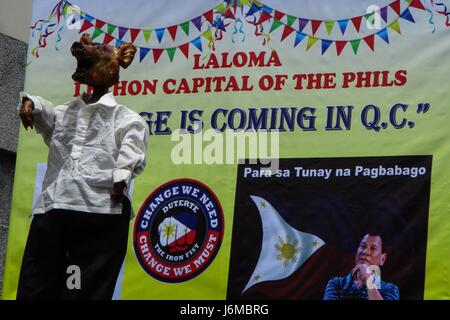 Quezon City, Philippines. 21st May, 2017. A lechon (roasted pig) dressed as a politician sits on top of a float during the La Loma Lechon festival in Quezon City, east of Manila, Philippines on Sunday, May 21, 2017. The festival, whose main highlight is the parade of lechon dressed in different costumes, is held every third Sunday of May, coincides with the Feast of Nuestro Señor de Salvacion, and has been a tradition in the area for more than fifty years. Credit: Richard James M. Mendoza/Pacific Press/Alamy Live News Stock Photo