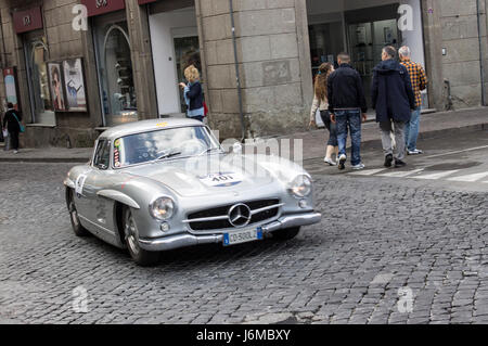 Viterbo, Italy. 20th May, 2017. The historic run of a thousand miles crosses the city of the Popes. More than 300 racing cars sprout through the stables of amateurs and tourists. Credit: Elisa Bianchini/Pacific Press/Alamy Live News Stock Photo