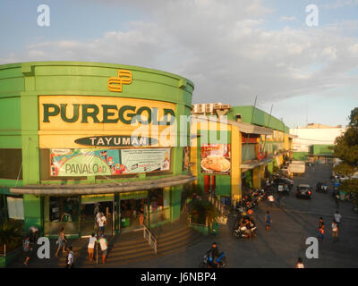 09438 Pedestrian footbridge Puregold Tayuman Juan Luna C-7 Capulong Tayuman Pritil Tondo Manila Stock Photo