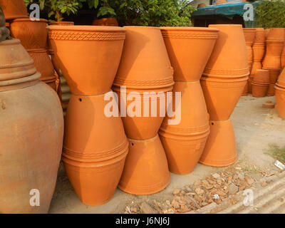 07811 Pottery in the Philippines in the Garden City of Guiguinto ...