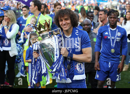 Chelsea's David Luiz celebrates with the trophy after the Premier League match at Stamford Bridge, London. Stock Photo