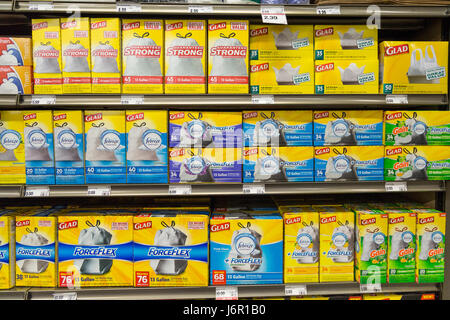 https://l450v.alamy.com/450v/j6r1b0/boxes-of-glad-brand-garbage-bags-on-the-shelves-of-a-grocery-store-j6r1b0.jpg