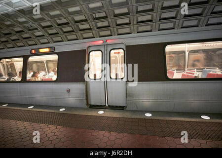 train at platform at smithsonian metro underground train system Washington DC USA Stock Photo