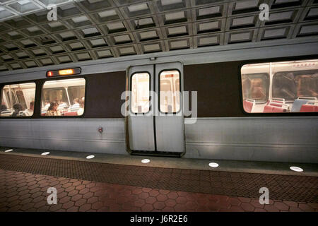 train at platform at smithsonian metro underground train system Washington DC USA Stock Photo