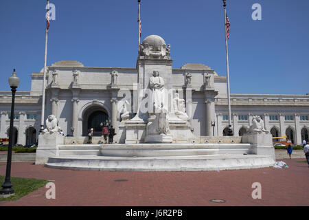 columbus fountain outside union station train station Washington DC USA Stock Photo