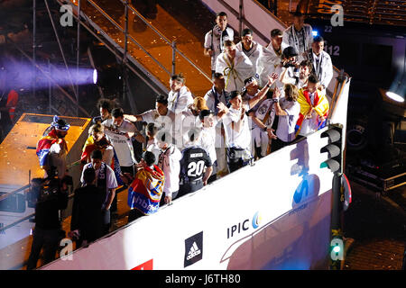 Madrid, Spain. 21st May, 2017. Celebration of Real Madrid winning its 33rd La Liga Championship in Cibeles square. In the photo we see Cristiano Ronaldo dos Santos (7) Real Madrid's player. La Liga between Real Madrid vs Malaga CF at the Santiago Bernabeu stadium in Madrid, Spain, May 21, 2017 . Credit: Gtres Información más Comuniación on line,S.L./Alamy Live News Stock Photo