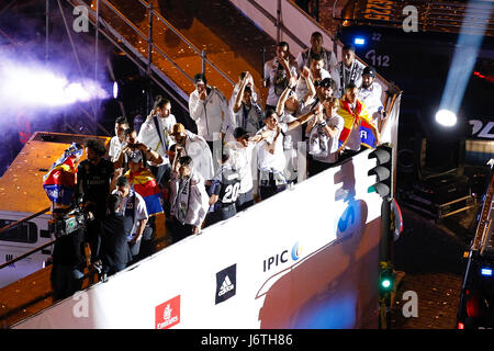 Madrid, Spain. 21st May, 2017. Celebration of Real Madrid winning its 33rd La Liga Championship in Cibeles square. In the photo we see Cristiano Ronaldo dos Santos (7) Real Madrid's player. La Liga between Real Madrid vs Malaga CF at the Santiago Bernabeu stadium in Madrid, Spain, May 21, 2017 . Credit: Gtres Información más Comuniación on line,S.L./Alamy Live News Stock Photo