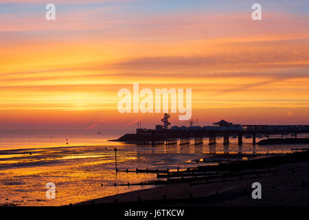 Herne Bay, Kent, UK. 22nd May 2017: UK Weather. Pre sunrise glow at Herne Bay pier as contrails out at sea can be seen, caught in the early morning light at low tide. The coming week is set to see the highest temperatures this year with 27C predicted, and people are expected to head to the seaside helter skelter and amusements on Herne Bay seafront. Credit: Alan Payton/Alamy Live News Stock Photo