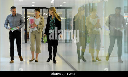 London, UK. 22 May 2017. (L to R) Jonathan Bartley and Caroline Lucas, Co-Leaders of the Green Party, accompanied by Sian Berry, arrive to launch the party's manifesto ahead of the upcoming General Election at a press conference in central London.   Credit: Stephen Chung / Alamy Live News Stock Photo