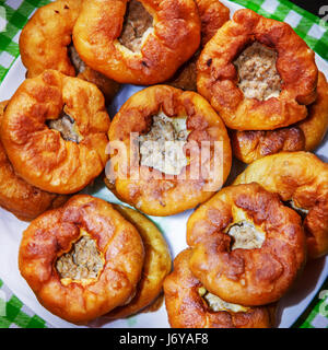 Tatar pie triangle echpochmak, Russian kurnik, delicious pastry with  chicken and potatoes. Traditional food, quick snack of dough Stock Photo -  Alamy
