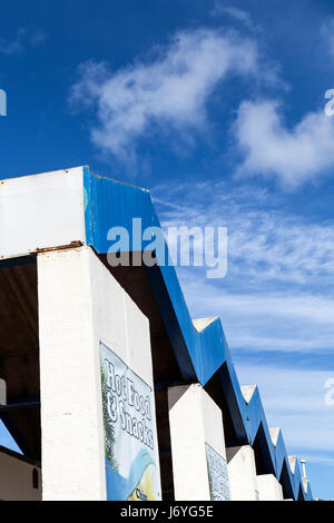 Broadsands beach,Beachhuts and green fieldssandBroadsands beachBeachhuts and green SEASIDESCENESEASHOREBATHERSCOASTALVIEWtradition Stock Photo