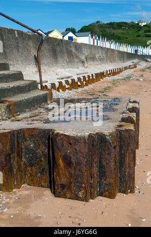 Broadsands beach,Beachhuts and green fieldssandBroadsands beachBeachhuts and green SEASIDESCENESEASHOREBATHERSCOASTALVIEWtradition Stock Photo