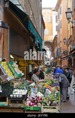 Fruit and vegetable stalls on 'Foodie Street' Via Pescherie Vecchie, street of the Old Fish Mongers, Bologna, Emilia-Romagna, Italy, Europe. Stock Photo