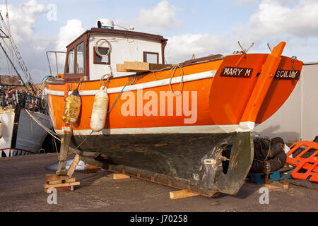 Yacht masts Penzance Harbour Cornwall UK Stock Photo: 27353013 - Alamy