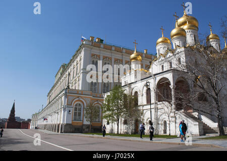 Russia, Moscow Kremlin: the Grand Kremlin Palace, headquarter of Russian government institutions, and the Cathedral of the Annunciation Stock Photo