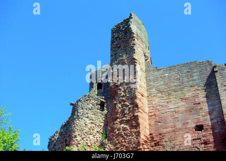 Bothwel Castle grounds tourists and ramparts om the banks of the Clyde Stock Photo