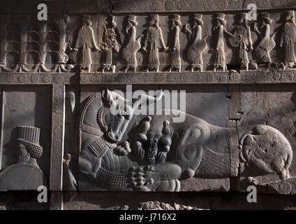 Bas-relief in Persepolis, Bull vs Lion with Persian Royal Guards, Iran Stock Photo