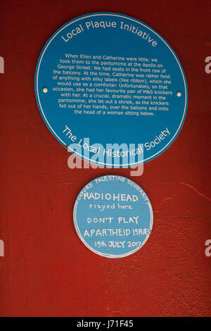 Oxford, UK. 22nd May, 2017. A blue plaque placed by activists outside the New Theatre, where Radiohead held a preview show on 25th February 1995 before the release of The Bends, as part of a protest calling upon the band to cancel a concert in Tel Aviv on 19th July 2017 in support of the cultural boycott called by Palestinian organisations as part of the BDS (Boycott, Divestment and Sanctions) campaign. Radiohead started out in Oxford and the New Theatre is one of several venues in the city where they played. Credit: Mark Kerrison/Alamy Live News Stock Photo