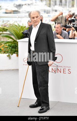 Cannes, France. 22nd May, 2017. Actor Jean-Louis Trintignant of the film 'Happy End' poses for photos in Cannes, France, on May 22, 2017. The film 'Happy End' directed by Austrian director Michael Haneke will compete for the Palme d'Or on the 70th Cannes Film Festival. Credit: Chen Yichen/Xinhua/Alamy Live News Stock Photo