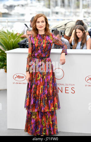 Cannes, France. 22nd May, 2017. Actress Isabelle Huppert of the film 'Happy End' poses for photos in Cannes, France, on May 22, 2017. The film 'Happy End' directed by Austrian director Michael Haneke will compete for the Palme d'Or on the 70th Cannes Film Festival. Credit: Chen Yichen/Xinhua/Alamy Live News Stock Photo