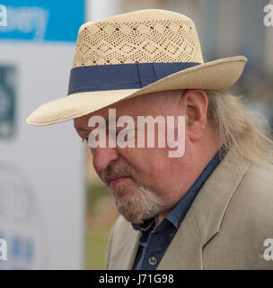 The Royal Hospital Chelsea, London, UK. 22nd May, 2017. The annual pinnacle of the horticultural calendar, the RHS Chelsea Flower Show, preview day with celebrities visiting. Comedian Bill Bailey. Credit: Malcolm Park editorial/Alamy Live News. Stock Photo