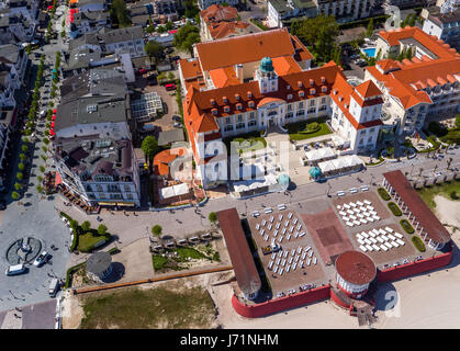 Binz, Germany. 18th May, 2017. The Kurhaus, which is now a 5-star-plus hotel, and seaside promenade with the Kurpark in Binz, Germany, 18 May 2017. (Aerial photograph taken with a drone). Photo: Jens Büttner/dpa-Zentralbild/ZB/dpa/Alamy Live News