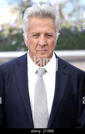 Cannes, Frankreich. 21st May, 2017. Dustin Hoffman at the 'The Meyerowitz Stories' photocall during the 70th Cannes Film Festival at the Palais des Festivals on May 21, 2017 | Verwendung weltweit Credit: dpa/Alamy Live News Stock Photo