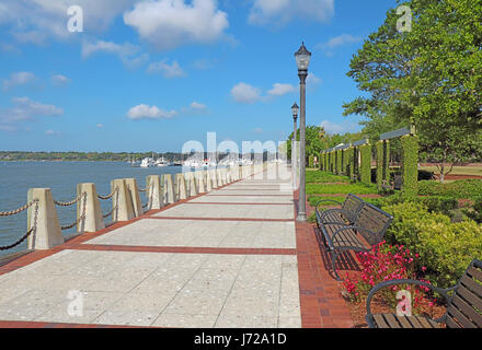 Promenade of the Henry C. Chambers Waterfront Park located south of Bay Street in the Historic District of downtown Beaufort, South Carolina Stock Photo