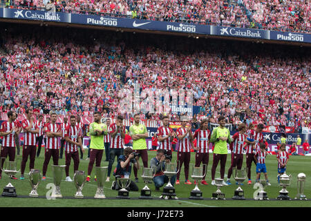 Madrid, Spain. 21st May, 2017. Atletico de Madrid players poses whit the titles. Credit: Jorge Gonzalez/Pacific Press/Alamy Live News Stock Photo