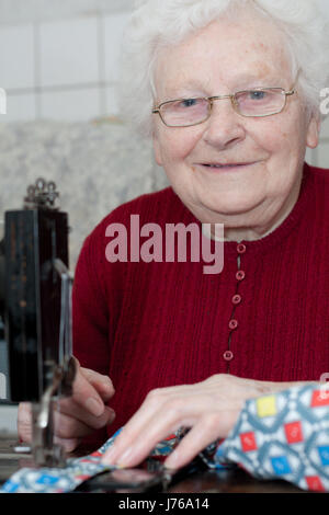 grandma to nhmaschiene 2 Stock Photo
