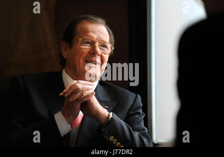 FILE - File picture dated 29 January 2010 showing actor and UNICEF Ambassador Roger Moore speaking at a press conference in Munich, Germany. Photo: Tobias Hase/dpa Stock Photo