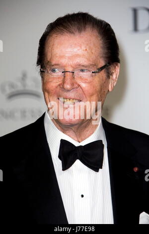 FILE - File picture dated 05 September 2015 showing British actor Roger Moore arriving to the '2015 Pricess Grace Awards Gala' in Monte Carlo, Monaco. Photo: Arnold Jerocki/EPA/dpa Stock Photo