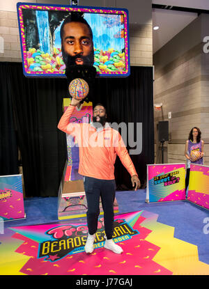 Chicago, Illinois, USA. 23rd May, 2017. Houston Rockets player JAMES HARDEN participates in a promotion at the 2017 Sweets & Snacks Expo, the annual trade show produced by the National Confectioners Association. Credit: Brian Cahn/ZUMA Wire/Alamy Live News Stock Photo