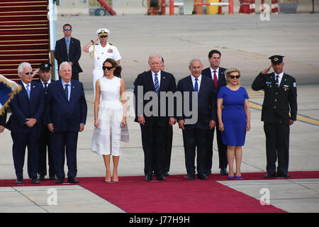 Tel Aviv. 23rd May, 2017. U.S. President Donald Trump (5th R) and First Lady Melania Trump (6th R) attend a ceremony with Israeli Prime Minister Benjamin Netanyahu (4th R) and his wife Sara Netanyahu (2nd R) prior to the President's departure from Ben Gurion International Airport in Tel Aviv, Israel on May 23, 2017. Credit: Daniel Bar-On JINI/Xinhua/Alamy Live News Stock Photo