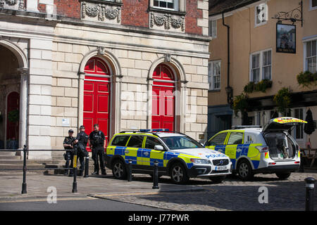 Windsor, UK. 24th May, 2017. The Changing of the Guard ceremony by the 1st Battalion of the Coldstream Guards was cancelled this morning at short notice in response to the raising of the threat level from severe to critical by the Joint Terrorism Assessment Centre. Increased numbers of heavily armed police officers patrolled the town centre. Credit: Mark Kerrison/Alamy Live News Stock Photo